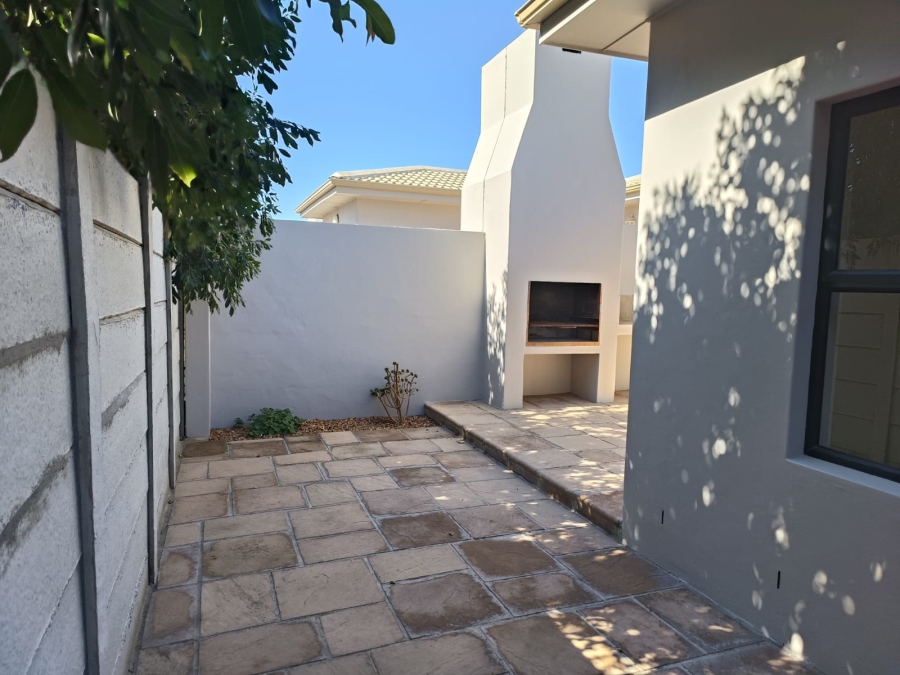 To Let 3 Bedroom Property for Rent in Parklands North Western Cape